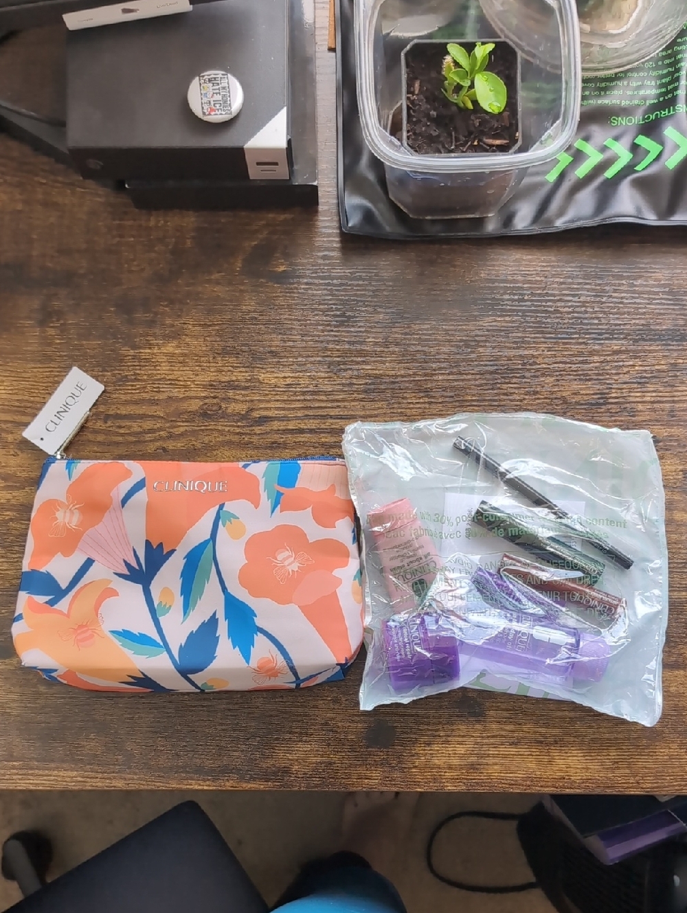 Clinique Coral, Peach & Blue Floral Cosmetic Pouch with Sample Set